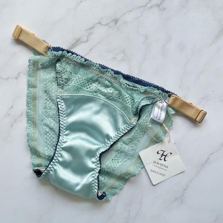 ストリングビキニ
ウォーターフロント