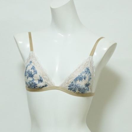 トライアングルブラ
Bleu Herbier
ブルー・エルビエ