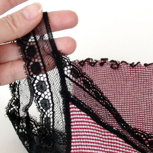 > <br> <br>(tag) <br>タグ部分は大きめの縫い目で最後に外側に縫い付けています。 <br>リッパーや先のとがった小さいハサミで簡単に取ることができます。 <br> <br>これは洗濯表示が内側に付いている場合に切り取った後も肌ストレスを感じる方の為に <br>あえて取りやすくし、外に付けています。 <br><br> </div>
<!-- カート部品 -->
<div class=