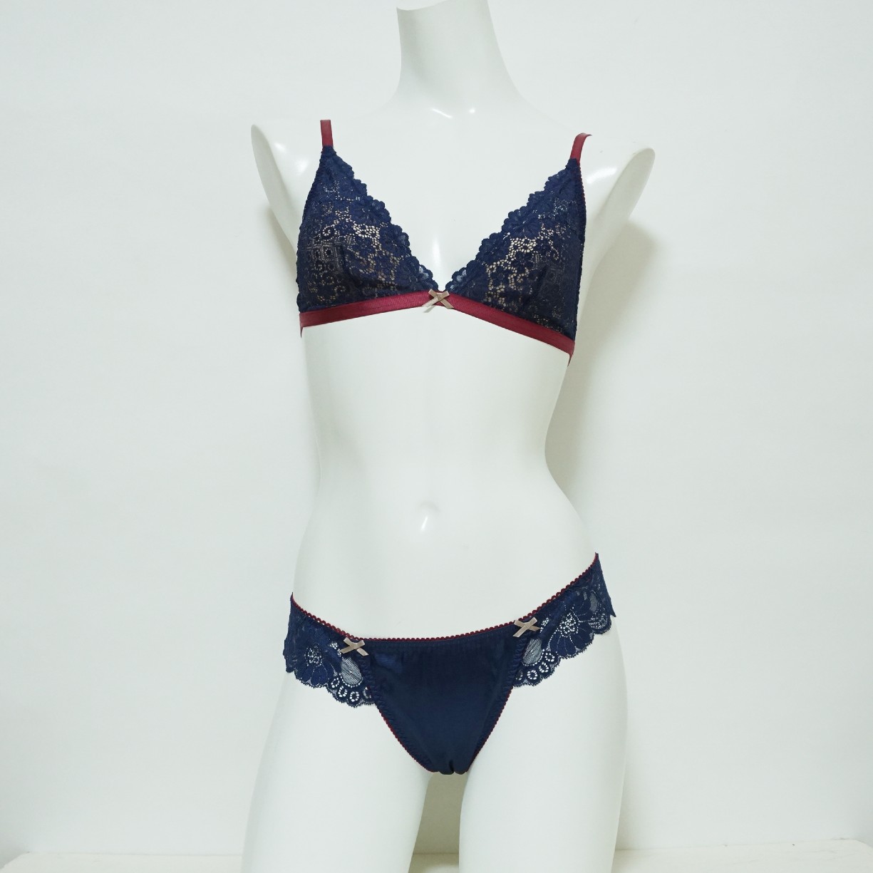 ノンワイヤーブラ<br>レクトゥールネイビー<br>M/L展開